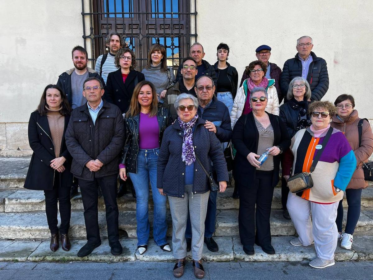 Representantes de la nueva coordinadora en defensa de Miguel Hernández