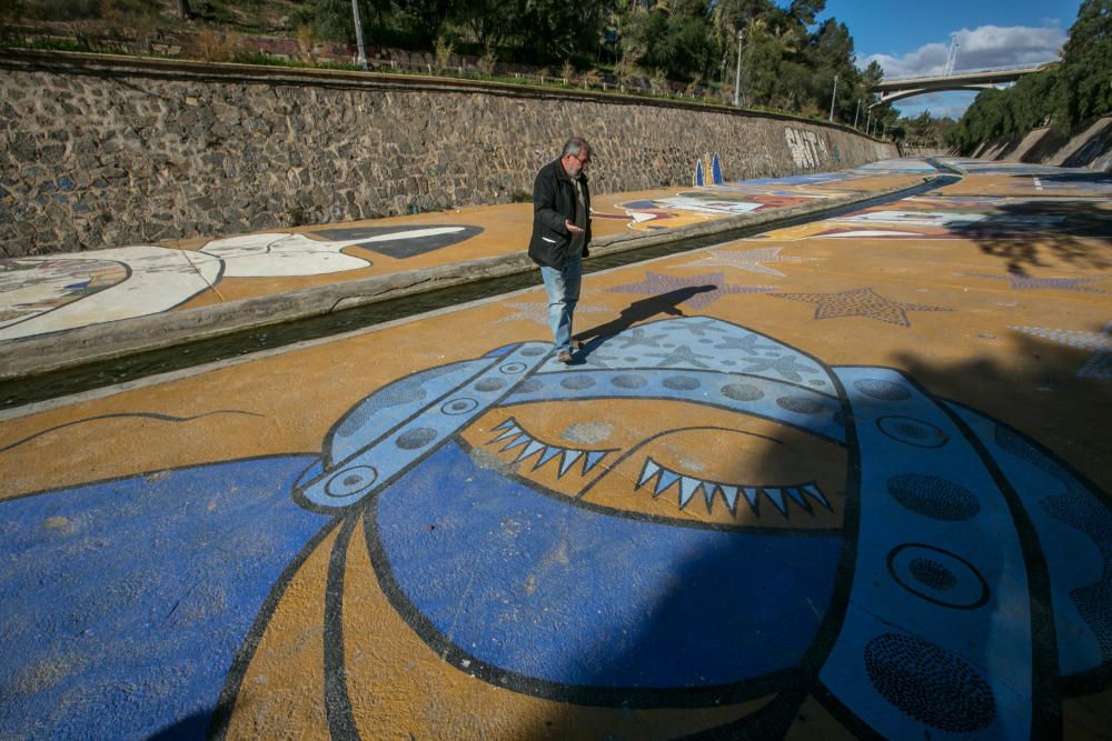 Limpieza en el mural del cauce del Vinalopó