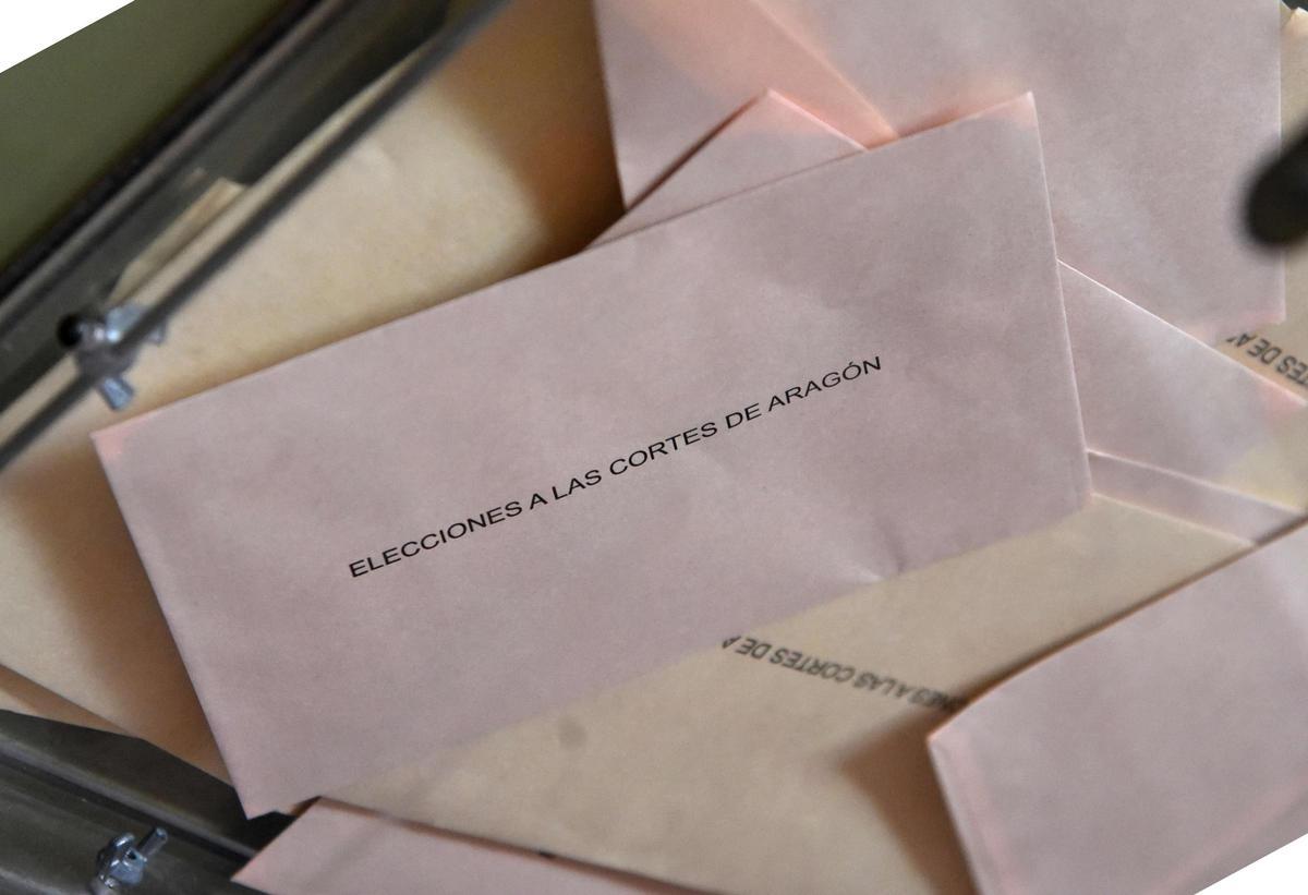 Sobres con papeletas depositadas en las urnas, en mayo de 2023.