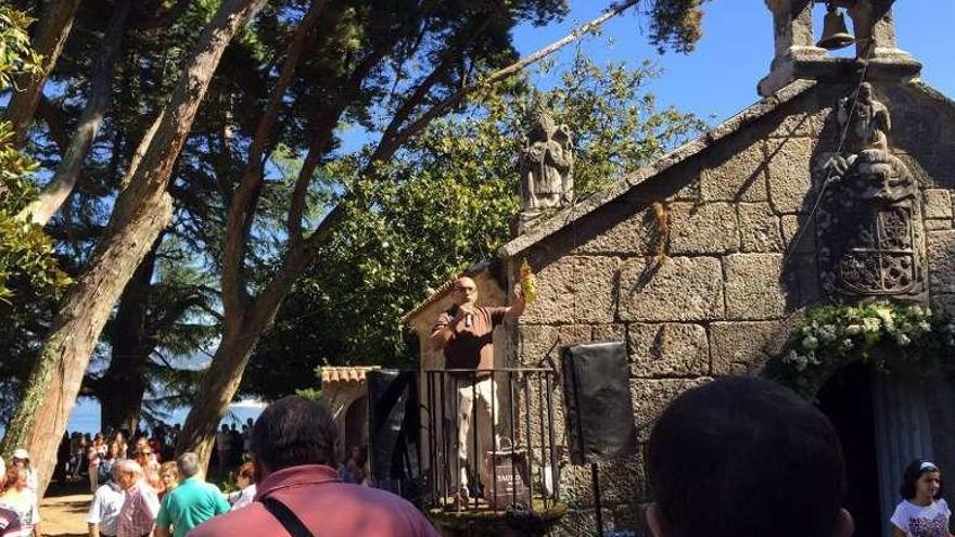 El momento de una de las &quot;poxas&quot; de las ofrendas. // FDV