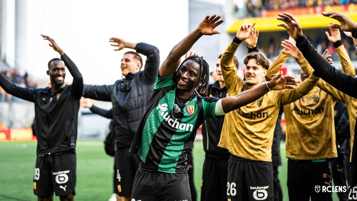 El Lens celebra su victoria ante el Metz