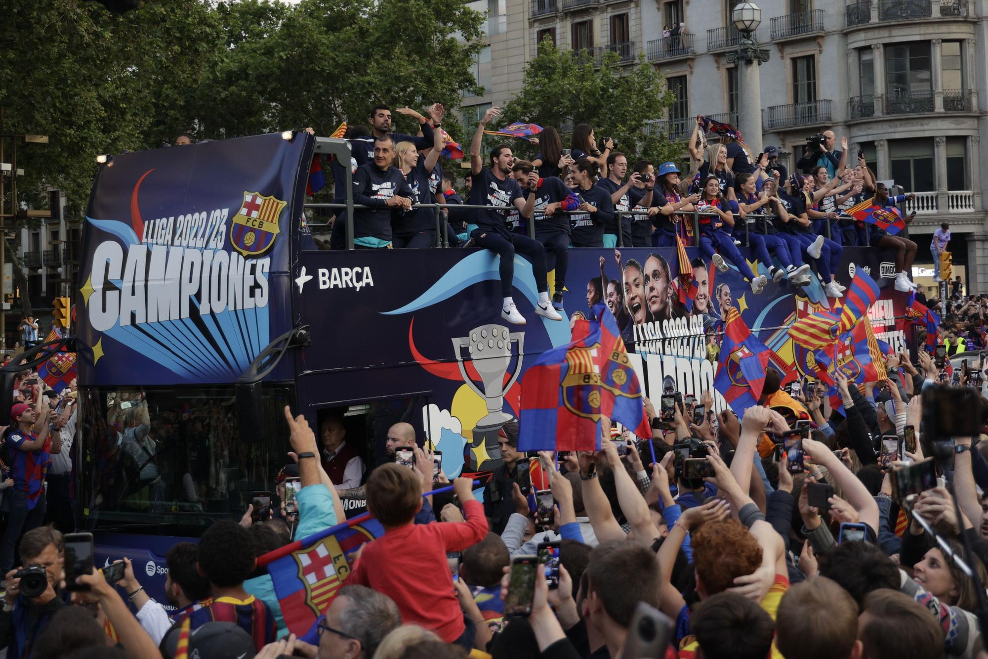 El Barça celebra LaLiga  junto al Femenino, con una rúa