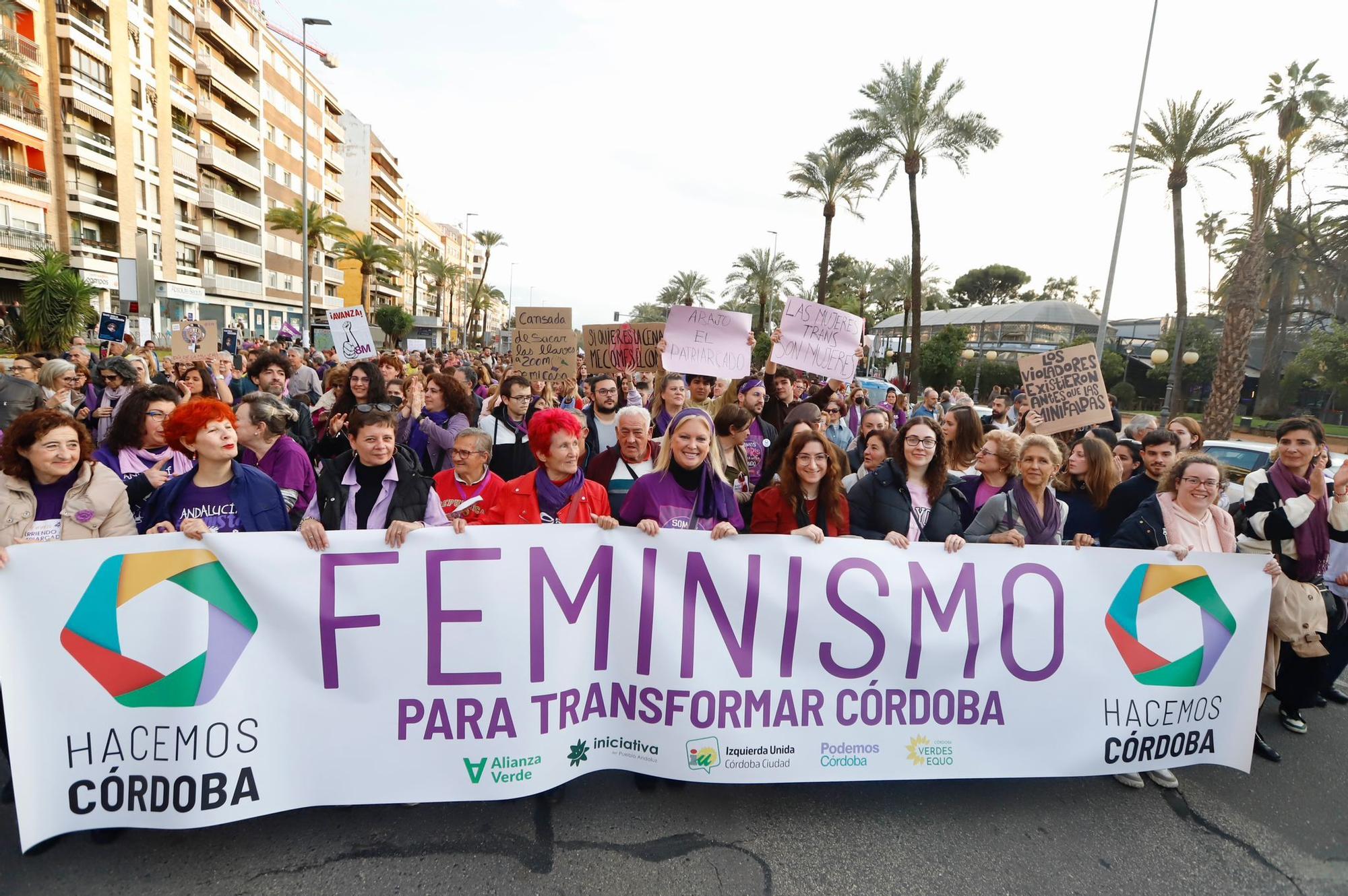 La manifestación del 8M recorre las calles de Córdoba