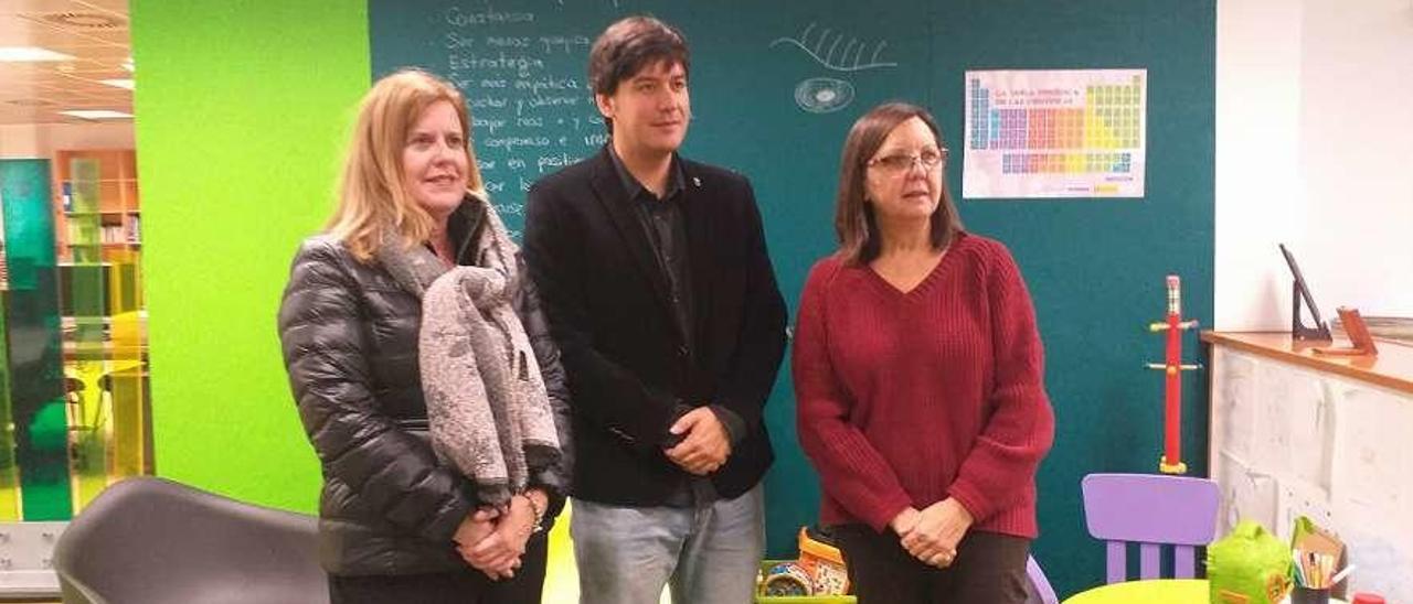 Por la izquierda, Carmen Arbesú, Borja Sánchez y Marta Pérez, ayer, en Valnalón.