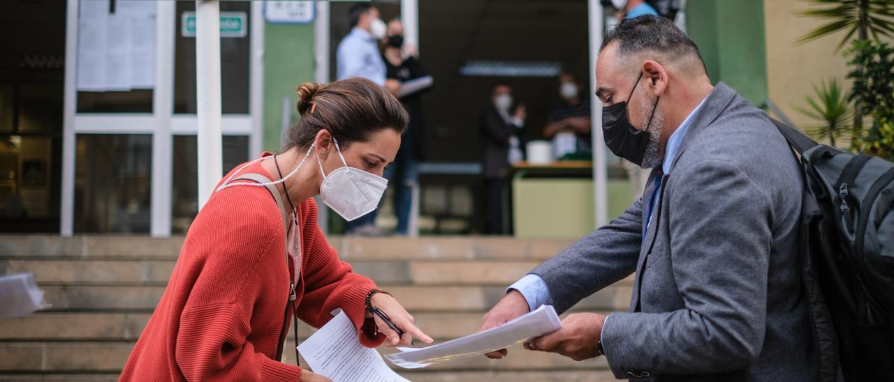 Proceso de oposición para acceder a una plaza en la administración pública.