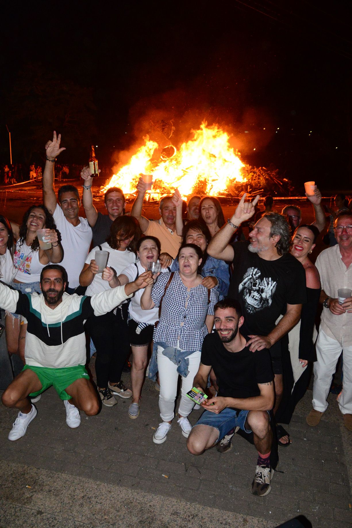 Meira celebra en la explanada de Samertolaméu una de las grandes hogueras de San Xoán en O Morrazo