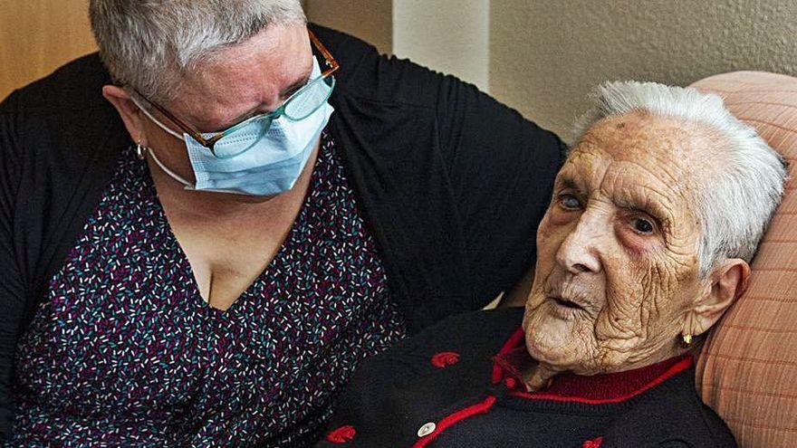 Una mujer de 95 años con asma y problemas pulmonares supera el coronavirus