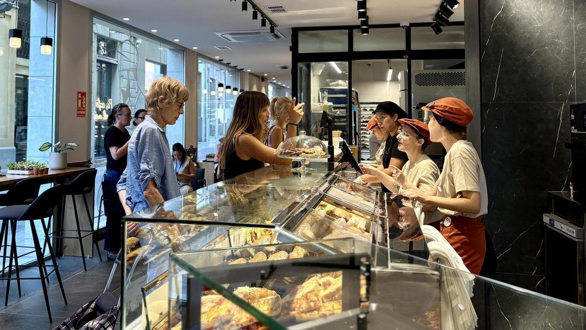 Inauguració de la cafeteria 365 a Olot