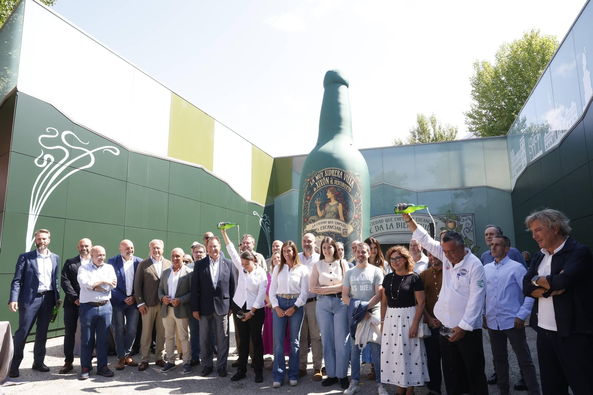 Gijón escancia su historia sidrera en la Feria de Muestras: así es el stand del Ayuntamiento (en imágenes)