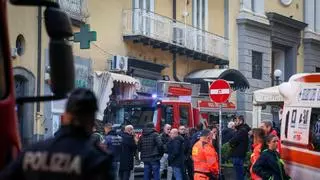 Vídeo | Un incendio calcina el histórico teatro de Sannazaro de Nápoles, que queda "completamente destruido"