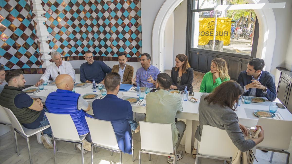 Reunión con los empresarios el ocio nocturno de Santa Cruz de Tenerife.