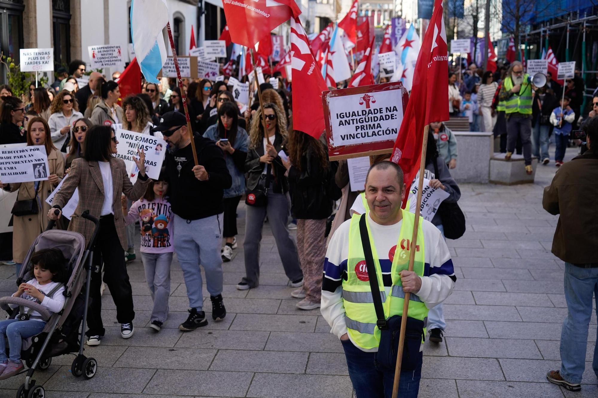 Más de 600 trabajadores de tiendas de Inditex protestan en A Coruña para exigir mejoras