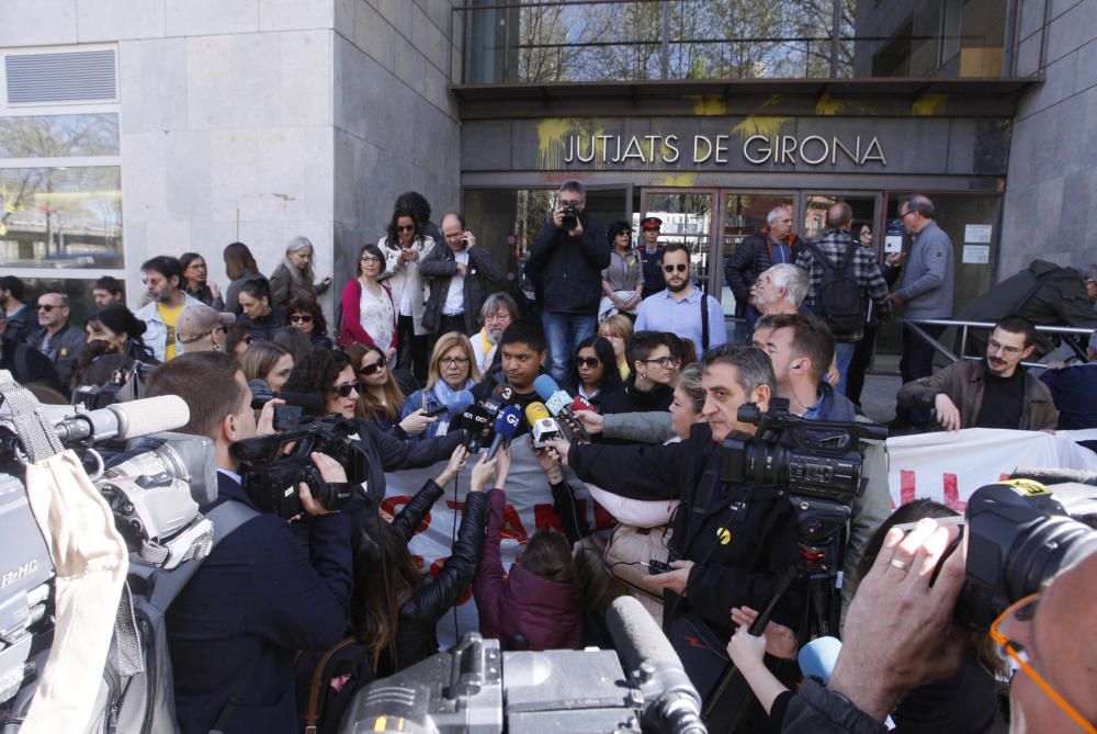 Concentració de suport al noi encausat pel tall a les vies del tren