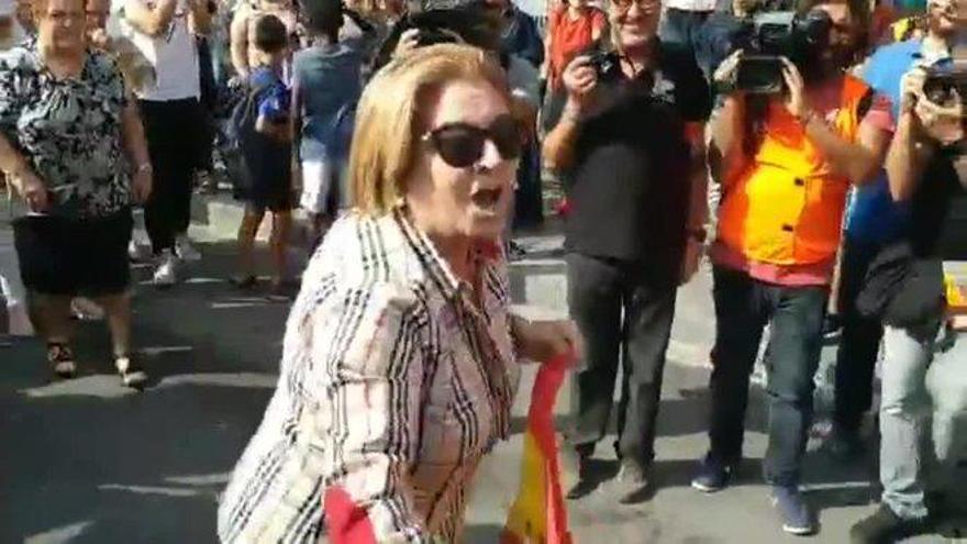 Detenido el hombre que agredió a una mujer por mostrar una bandera española en Tarragona