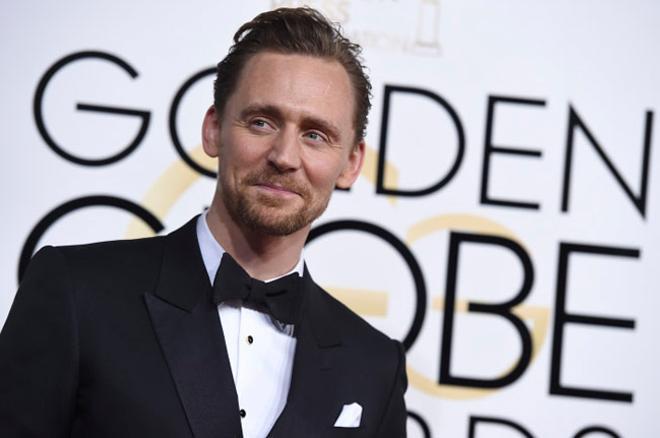 El actor Tom Hiddleston se une a la protesta de los Globos de Oro