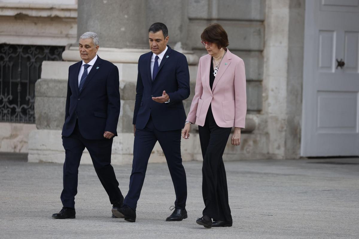 Los Reyes y Sánchez presiden el tercer homenaje a las víctimas de la pandemia