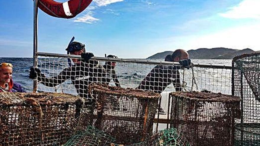 Recuperen 22 nanses de pesca, ploms i xarxes del mar al Port de la Selva