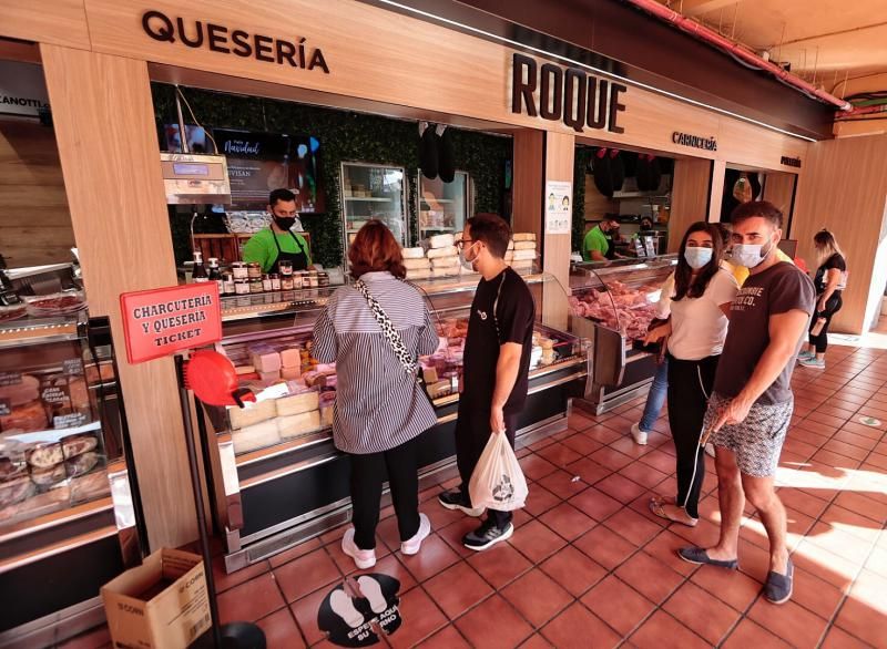 Mercado de Santa Cruz. Compras para la cena de Nochevieja