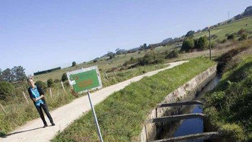 La senda del agua, en el tramo que discurre por la parroquia de Villa.