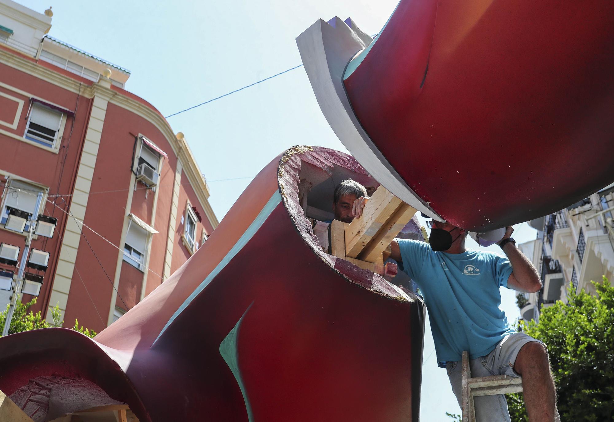 Fallas 2021. Espectacular "plantà" de Sueca-Literato Azorín