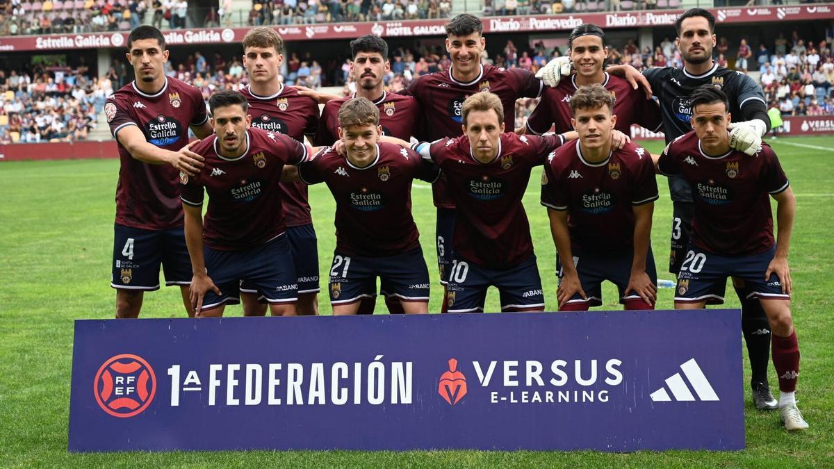 El once titular del Pontevedra, en el último partido de la temporada.
