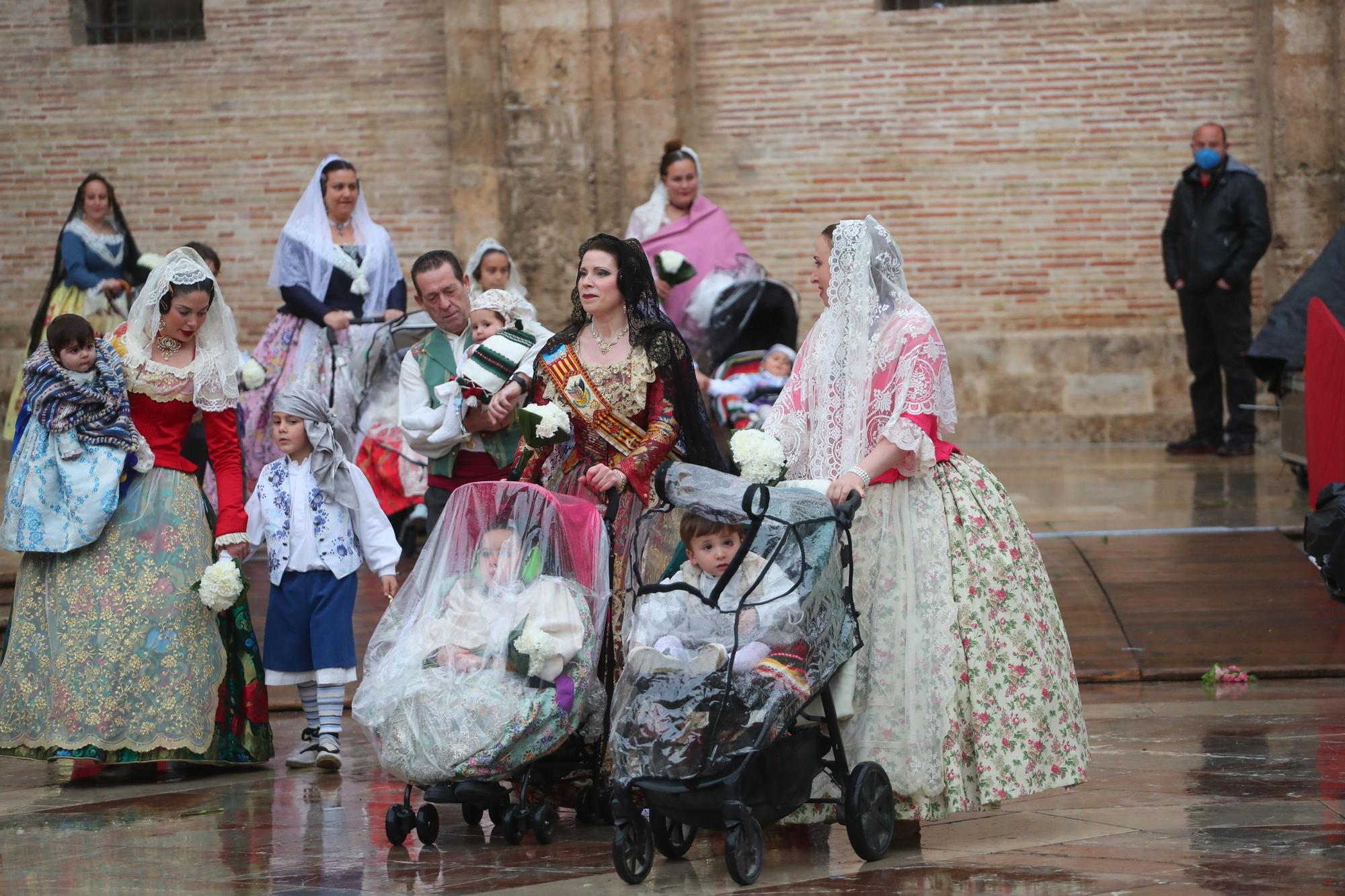 Búscate en el primer día de ofrenda por la calle de la Paz (entre las 17:00 a las 18:00 horas)