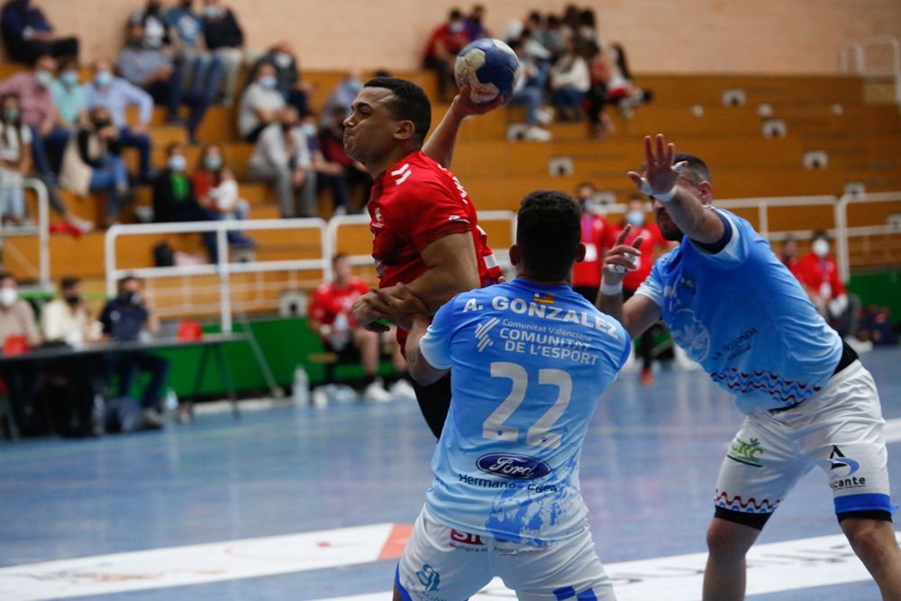 Las imágenes del Cajasur Córdoba Balonmano ante el Sporting Alicante