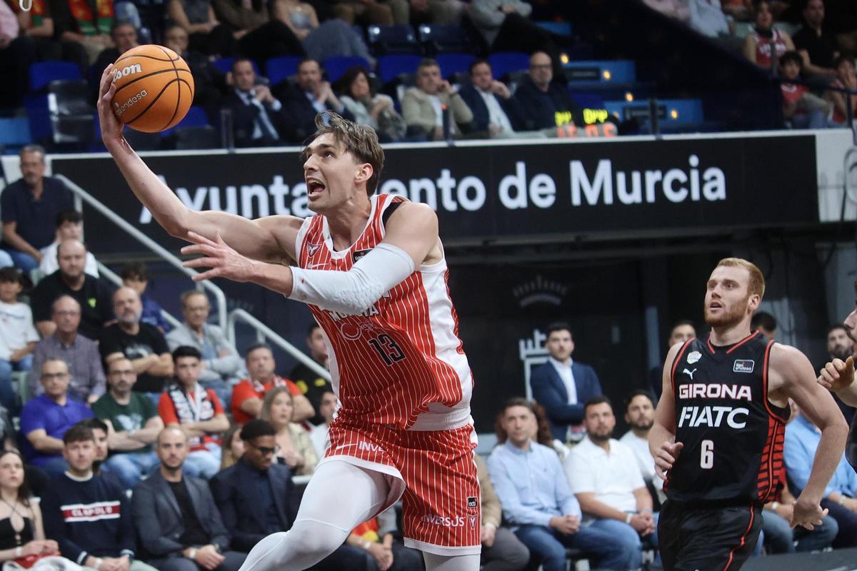 Las mejores fotos del encuentro entre el UCAM Murcia y el Girona.