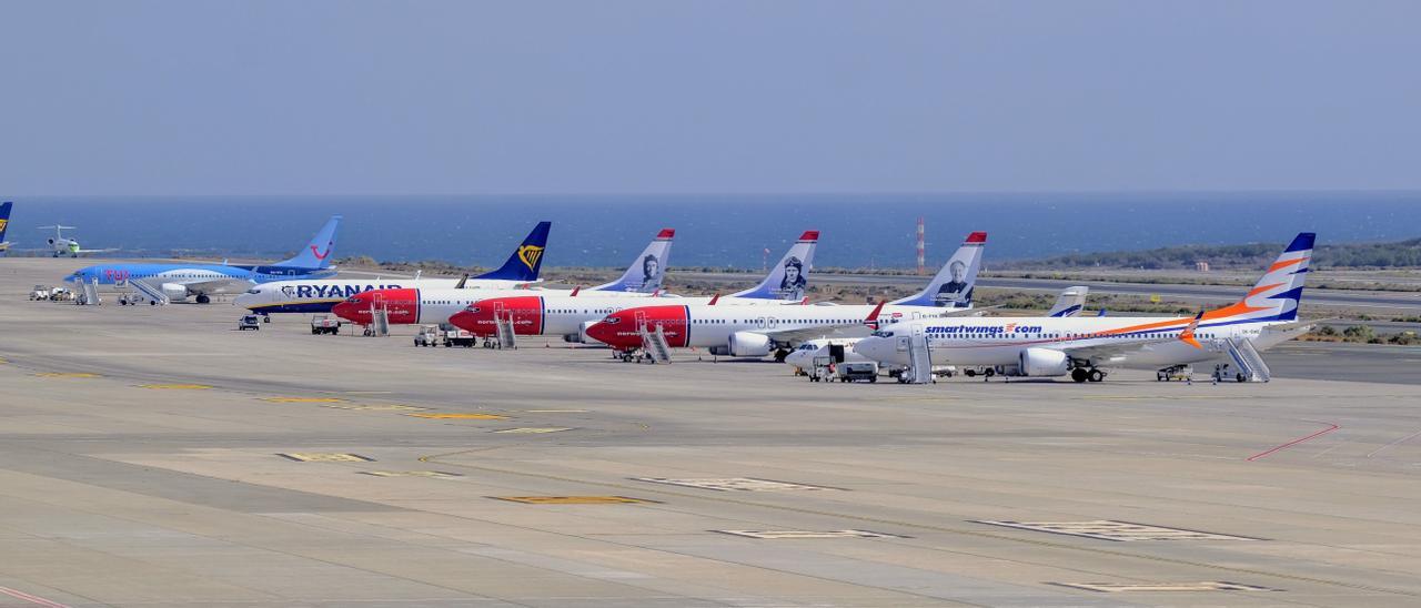 Aviones en el aeropuerto de en Gran Canaria, en una imagen de archivo.