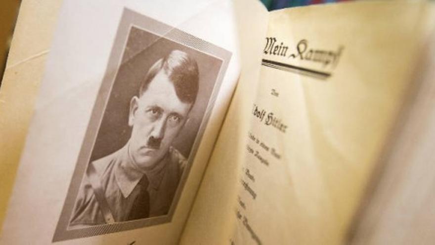 El Mein Kampf, la guía ideológica del nazismo, se pone a la venta en Alemana