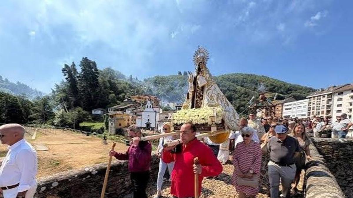 Procesión con la Virgen del Carmen.