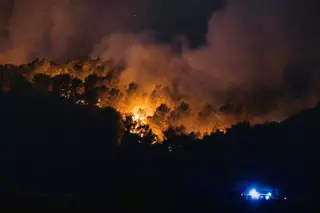 Un incendio declarado en el sur de Francia ya calcina 4.000 hectáreas