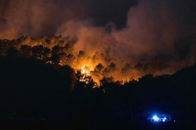 Un incendio declarado en el sur de Francia ya calcina 4.000 hectáreas