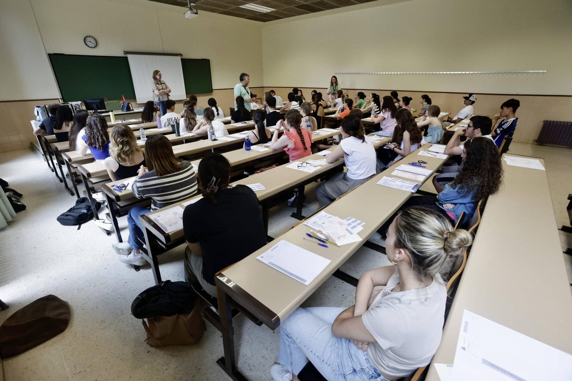 EN IMÁGENES: Así fue el primer día de la prueba extraordinaria de la EBAU 2024 en Asturias