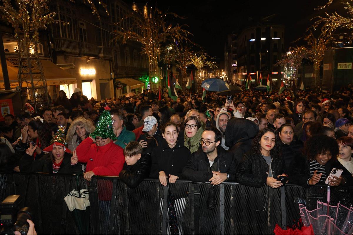 Vigo enciende la Navidad más grande de su historia ante miles de personas