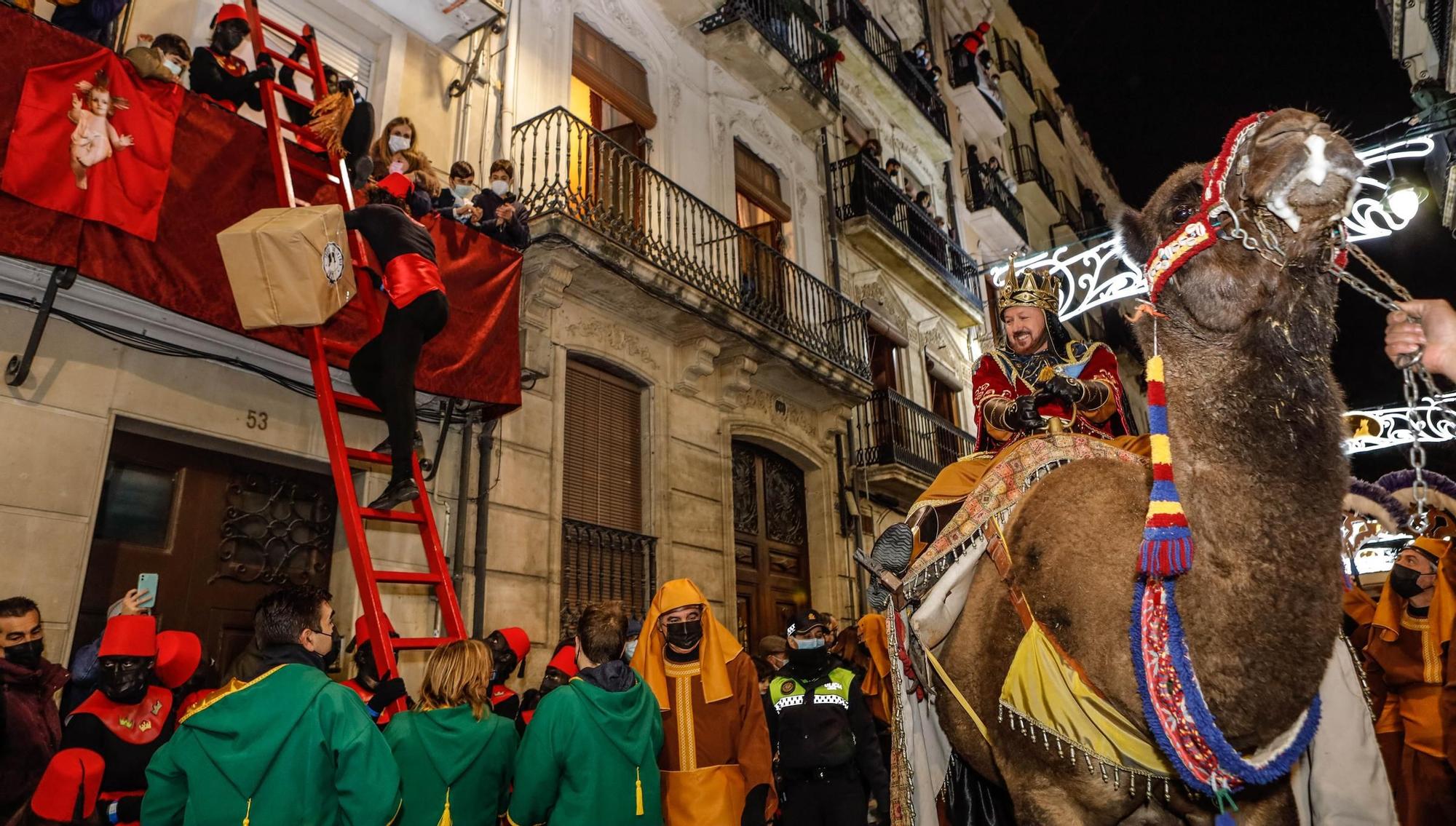 Sin abrazos  a los Reyes magos de Alcoy