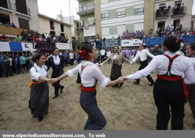 GALERÍA DE FOTOS -- Almassora late con toros bravos pese a la lluvia