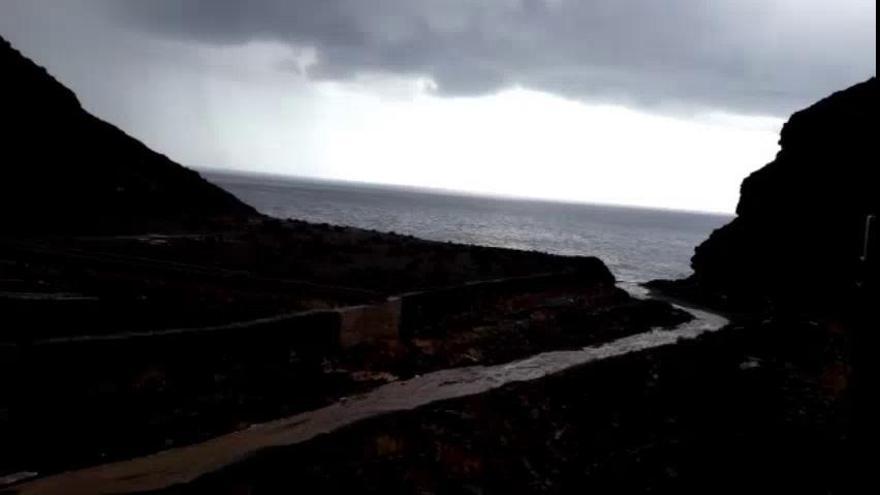 Corre el barrranco por las lluvias en Tasartico