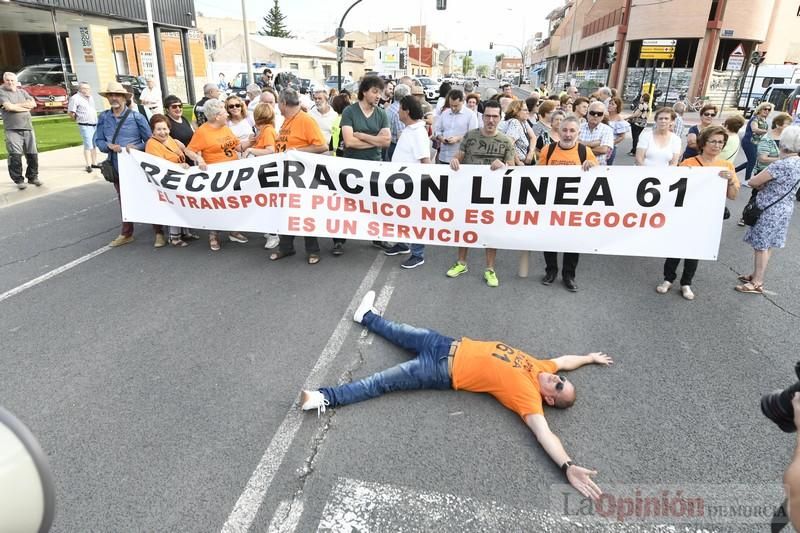 Protesta por la recuperación de la Línea 61