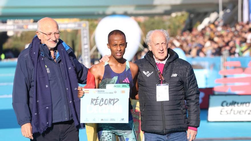 Roig promete un millón de euros a quien bata el récord del mundo en el Maratón de València