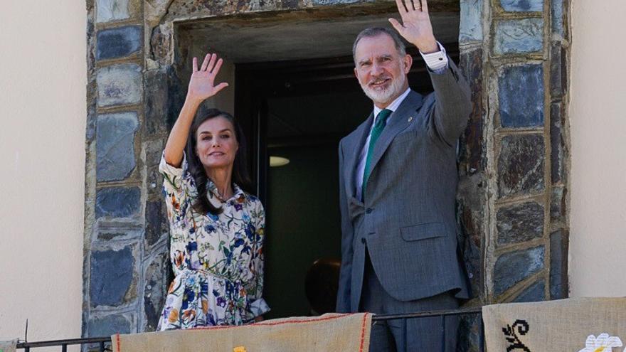 La reina Letizia vuelve a mostrar su solidaridad con Valencia con un diseño &#039;made in&#039; Paiporta