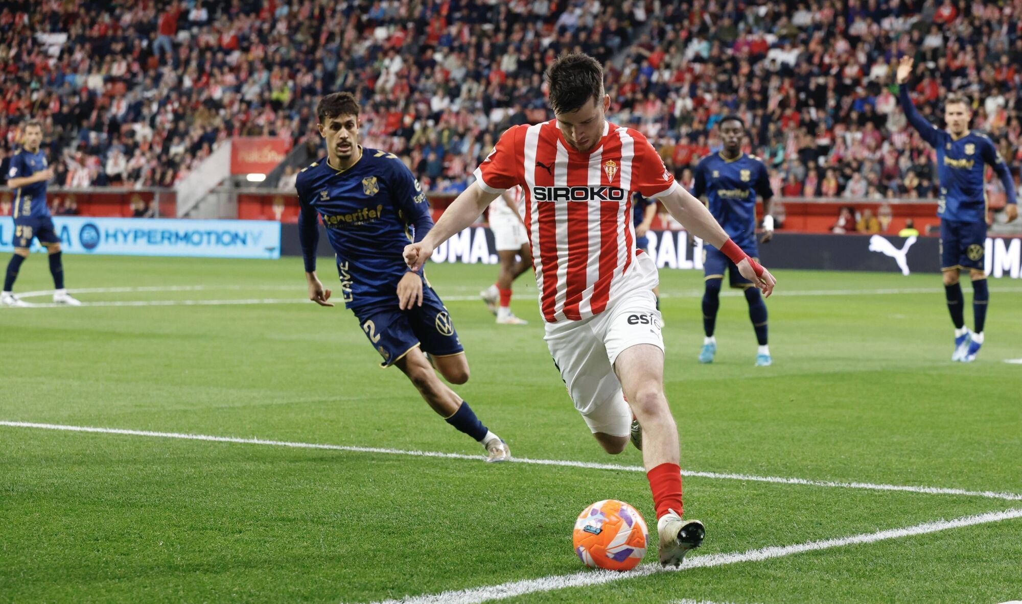 EN IMÁGENES: El Sporting - Tenerife disputado en El Molinón