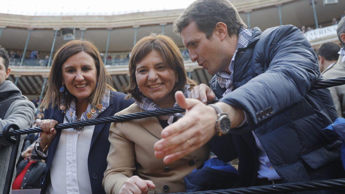María José Catalá, Isabel Bonig y Pablo Casado en una visita a la plaza de toros de València.