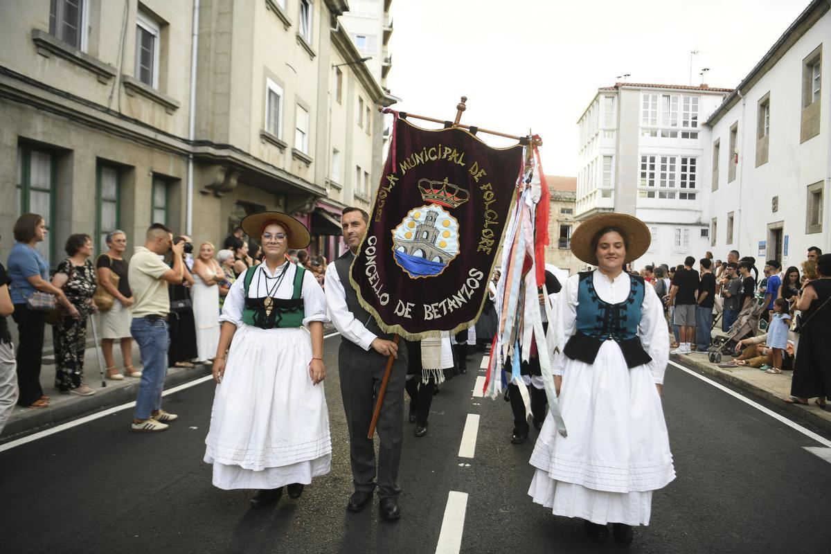 Betanzos abrió sus fiestas de San Roque con el pregón de Dolores Vázquez y el nombramiento de la representante Betanzos abrió sus fiestas de San Roque con el pregón de Dolores Vázquez y el nombramiento de la representante