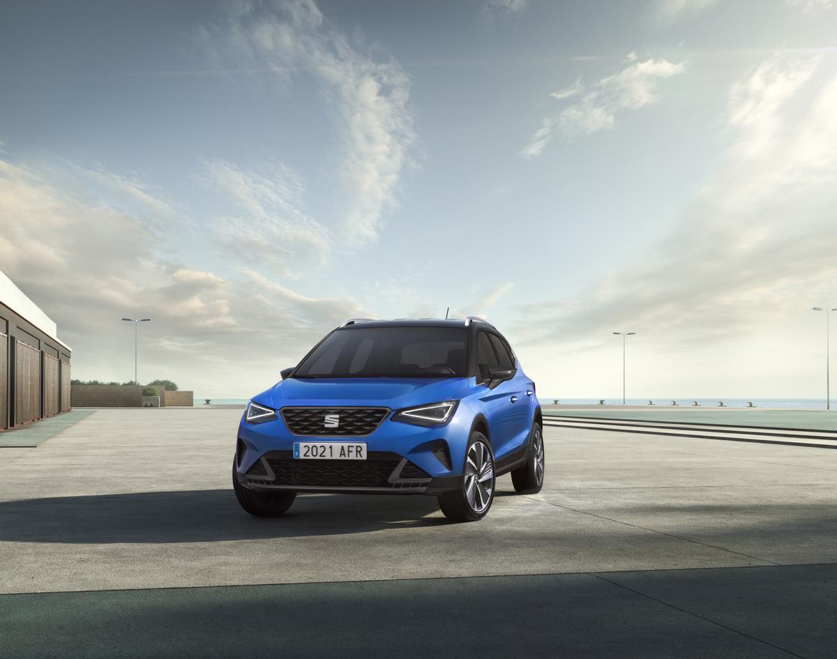 El SEAT Arona estrena nueva imagen frontal, faros antiniebla y el alerón y difusor trasero.
