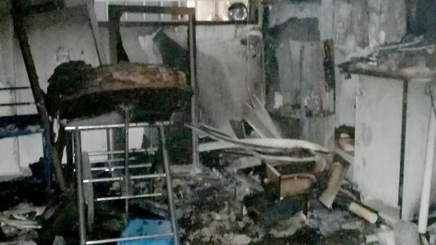 Calcinado un salón de belleza en El Pla tras un incendio