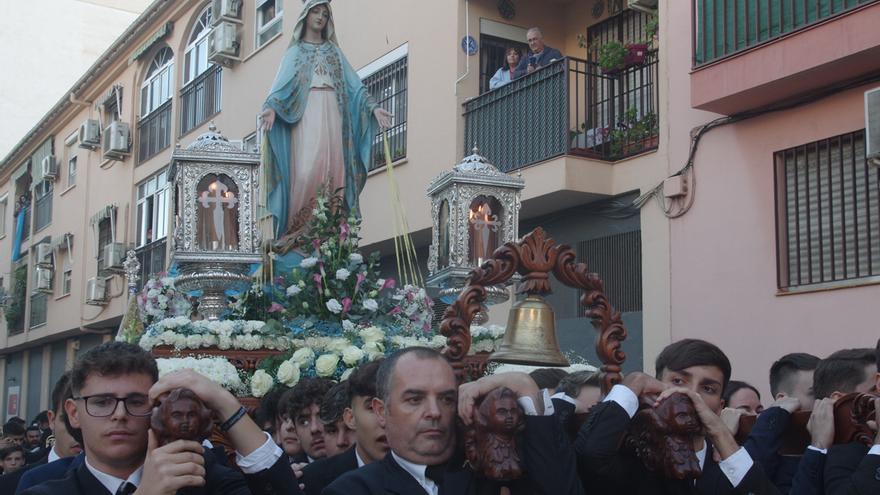 Procesión de la Virgen Milagrosa por El Molinillo con motivo del 160 aniversario del colegio La Goleta