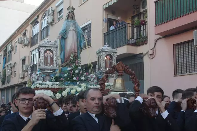 Procesión de la Virgen Milagrosa por El Molinillo con motivo del 160 aniversario del colegio La Goleta