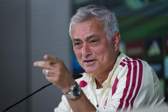 Mourinho: "No puedes dar el Balón de Oro por ganar la Champions o el Mundial"