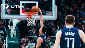 Los Mavericks, con un tremendo Doncic, derrotan a los Bucks.